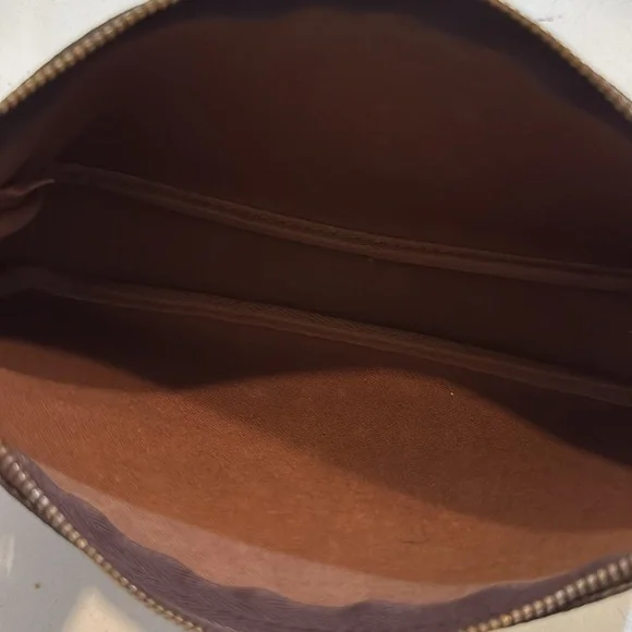 Louis Vuitton Monogram Pochette - Picture 7 of 9